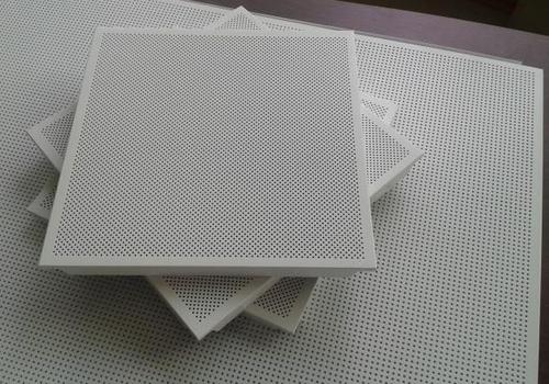 毕节铝扣板厂家-过道吊顶选用铝扣板好还是铝方通好