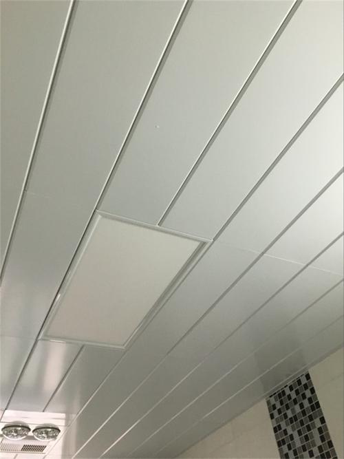 美式卫生间集成吊顶-跟着卫生间铝扣板吊顶厂家来揭秘卫生间吊顶材料那些事