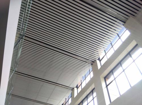 铝扣板工装板如何-铝扣板如何垂直吊装-铝扣板如何装九十度