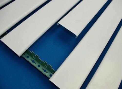 室外条形铝扣板-外墙条形铝扣板效果图-条形户外铝扣板规格