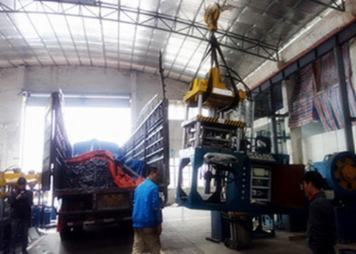 铝扣板发货图片-大量铝扣板现货图片-铝扣板批发价格图片