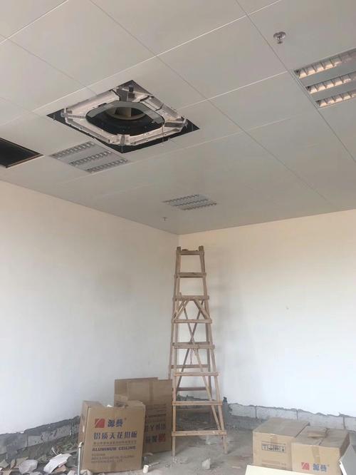 铝扣板下吊多少-怎么来验收跌级铝扣板吊
