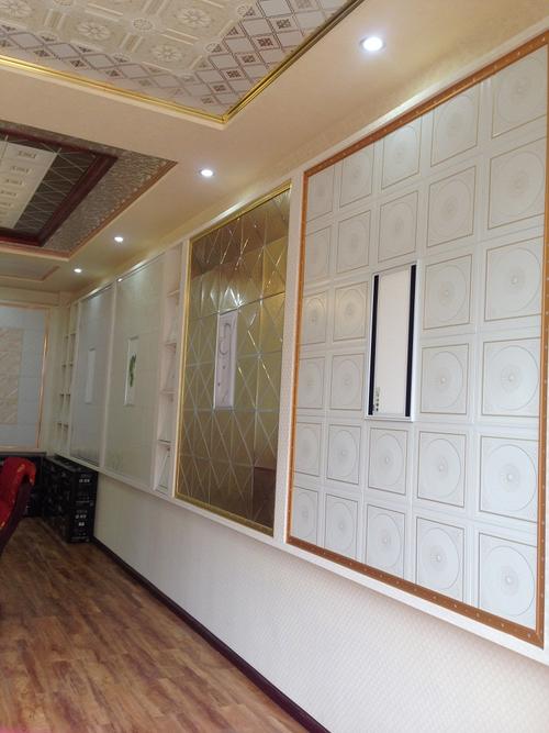 毕节铝扣板厂家-过道吊顶选用铝扣板好还是铝方通好