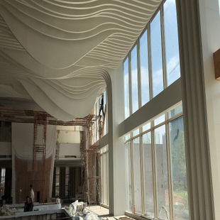 墙面铝方通弧形-跟着佛山铝天花厂家看看弧形铝方通有什么特点吧