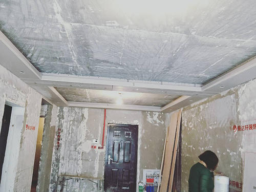 客厅铝扣板吊顶的图-客厅铝扣板吊顶双层的效果图-用铝扣板做客厅吊顶的效果图