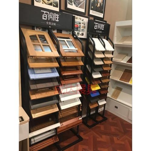 铝扣板货架图片-大量铝扣板现货图片-铝扣板样货架