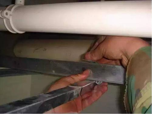 厨房吊顶规格铝扣板-厨房铝扣板厂家讲扣板上有凹凸图案很难清扫是真的吗