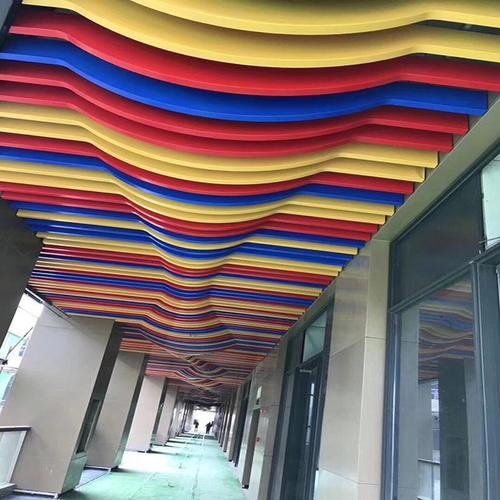 彩色铝方通厂家-木纹铝方通厂家就来讲讲铝方通间隔多少才合适