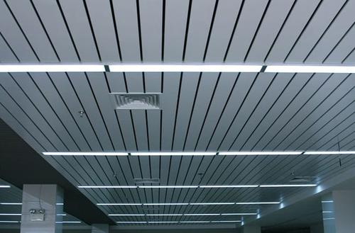 长条形铝扣板天花-集成吊顶铝扣板怎么拆