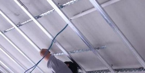 铝扣板吊顶吊杆-跟着铝扣板批发厂家这样做