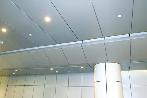 雕花铝天花-雕花铝单板让工程建筑更具艺术感