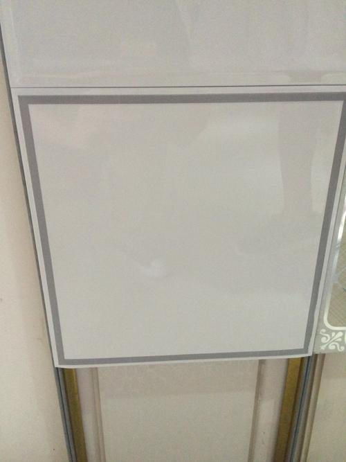 铝扣板黑边图片