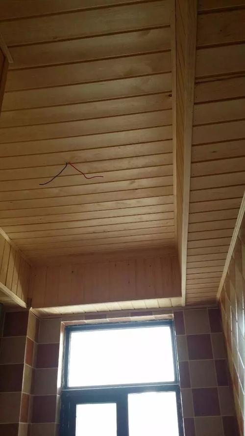 郑州集成吊顶工-家用铝扣板集成吊顶有啥好处呢