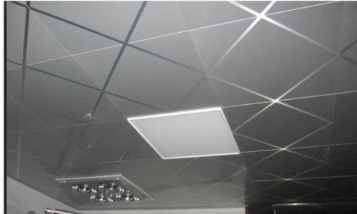 集成吊顶选择哪个品牌-十平方的集成吊顶多少钱