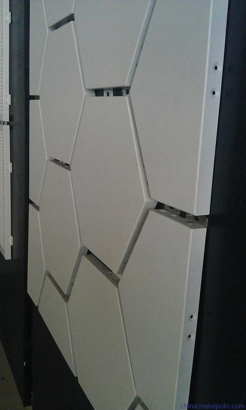 600工程板铝扣板效果图-大型高校铝扣板工程案例效果图