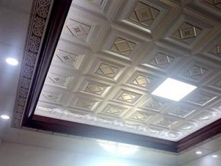 二级客厅铝扣板吊顶-铝蜂窝板的优点有哪些