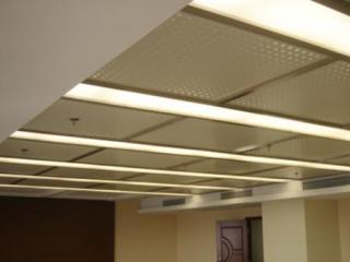 重庆铝扣板铝天花-重庆璧山规划展览馆三角铝格栅天花吊顶装饰