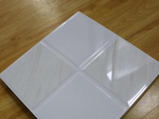 墙铝扣板装饰效图-客厅铝蜂窝板吊顶实景图