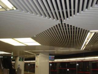 铝扣板吊顶下掉多少-挑选铝扣板吊顶的三大技巧