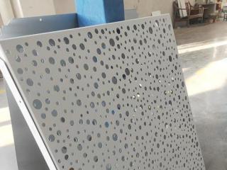 装饰材料铝扣板-铝单板厂家|地铁里常见到的装饰材料