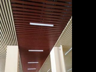 铝扣铝扣板-客厅铝扣版吊顶厂家告诉你客厅铝扣吊顶的利与弊